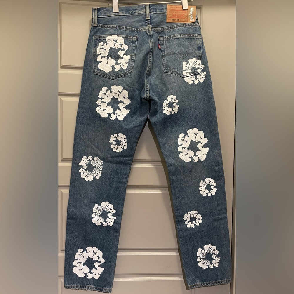 THE COTTON WREATH JEAN LIGHT WASH × 1
33X32